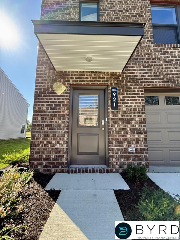3 bed, 2.5 bath, 1525 sqft, $2,250 — Photo 3