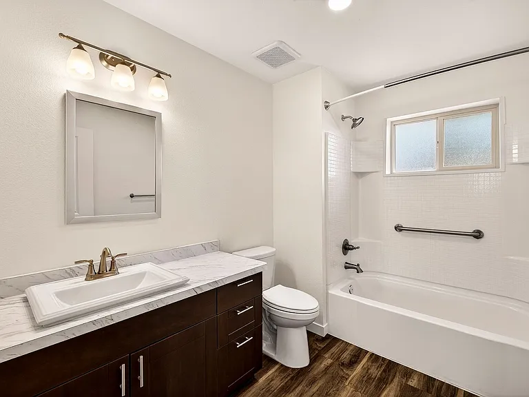 Villa Monterey Apartments — Photo 57