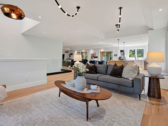 5th image of 49 Skye Valley Dr