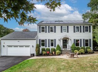 11 Quail Run Dr, Danbury, CT 06811