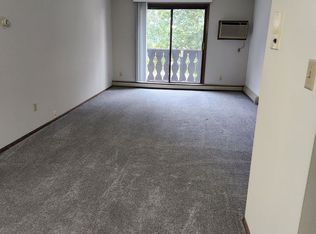 10050 W Beloit Rd #28, Milwaukee, WI 53228