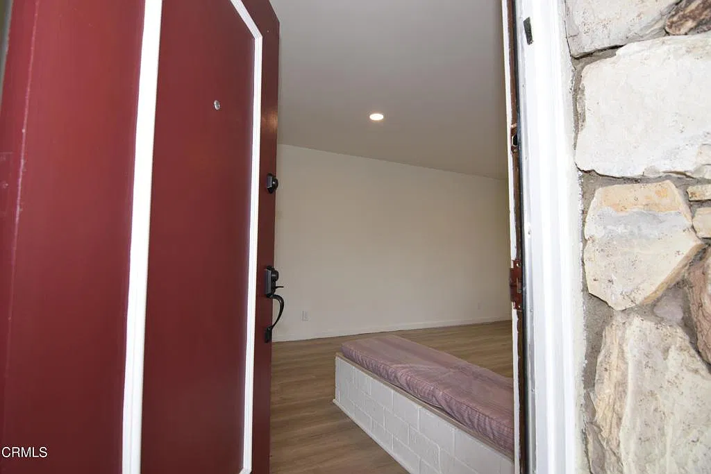 3 bed, 2.0 bath, 1570 sqft, $4,250 — Photo 4