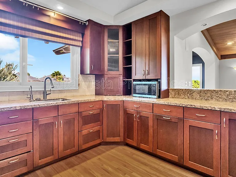 5940 La Jolla Mesa Dr — Photo 10