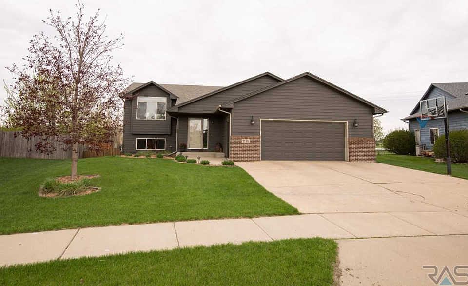 1st image of 5568 S Wexford Ct