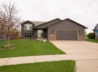 5568 S Wexford Ct, Sioux Falls, SD 57106