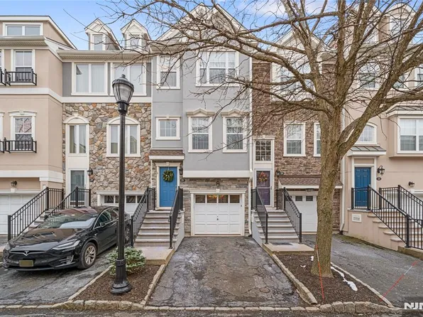 25 Carrington Pl, Clifton, NJ 07013