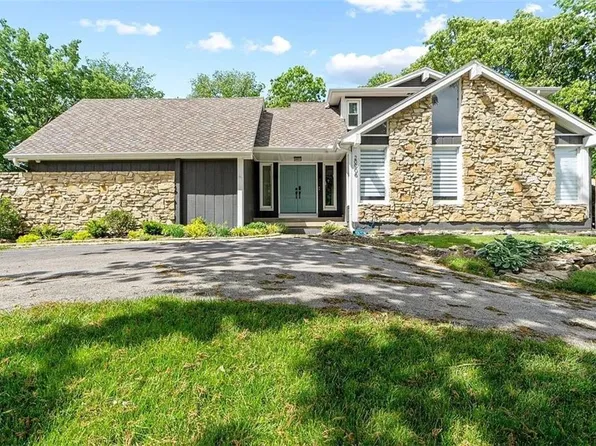 20906 Pebble Ln, Lenexa, KS 66220