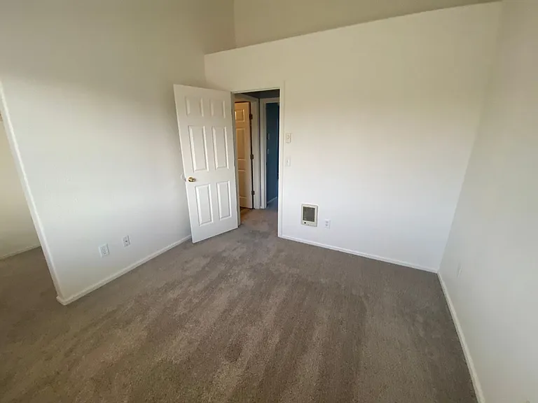 Newly remodeled 3 bedroom Townhouse near Gateway — Photo 9