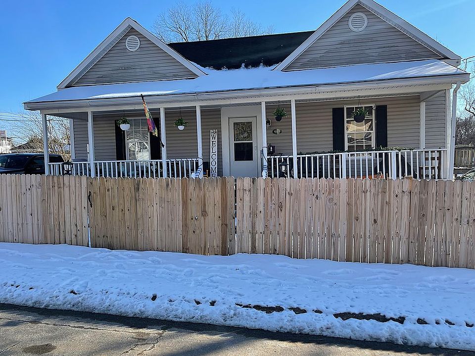1st image of 905 Lindsey St