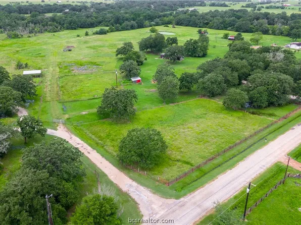 8300 Riley Rd, Bryan, TX 77808