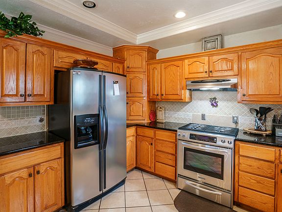 4th image of 617 Cypress LN