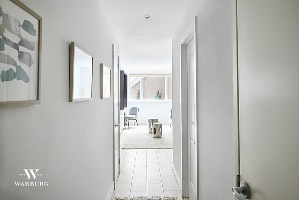 Sold by Warburg | media 9