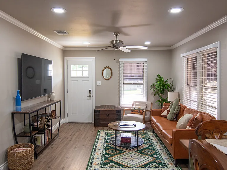 2707 Flanigan St — Photo 2