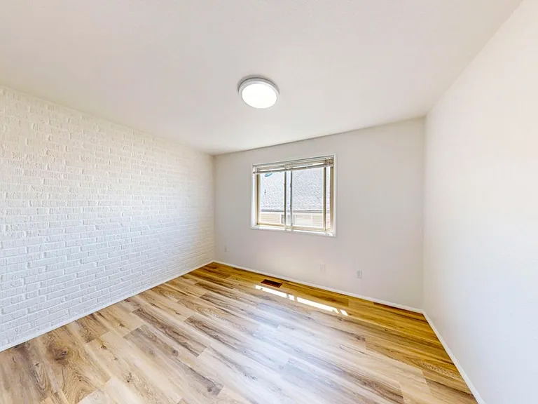 435 -Keystone Apartments — Photo 19