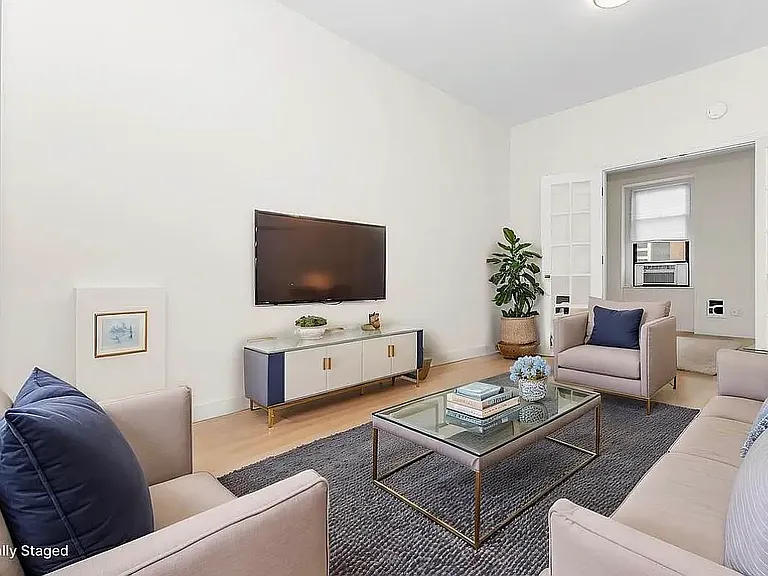 928 2nd Ave #5 — Photo 1