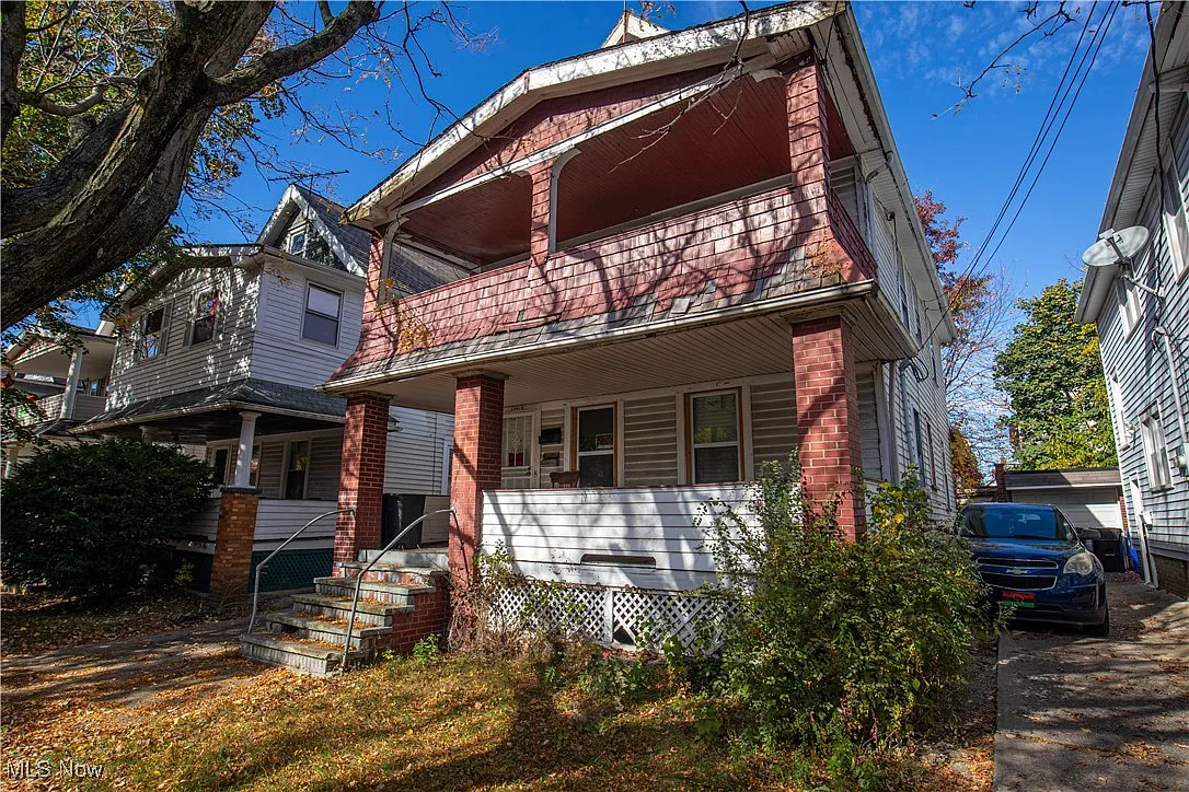 15619 School Ave photo 1