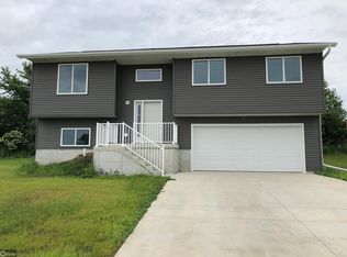 1104 Mockingbird Dr, Carroll, IA 51401