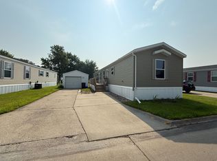 2031 SE Four Seasons Dr, Ankeny, IA 50021