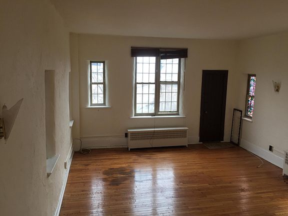 4th image of 48 Tompkins Cir #48