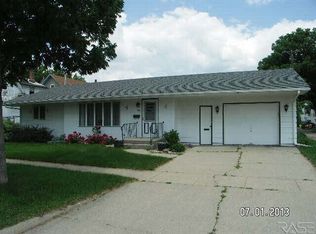103 E Lincoln St, Luverne, MN 56156