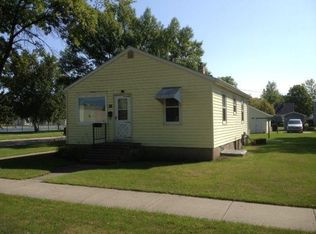 801 S 12th St, Grand Forks, ND 58201