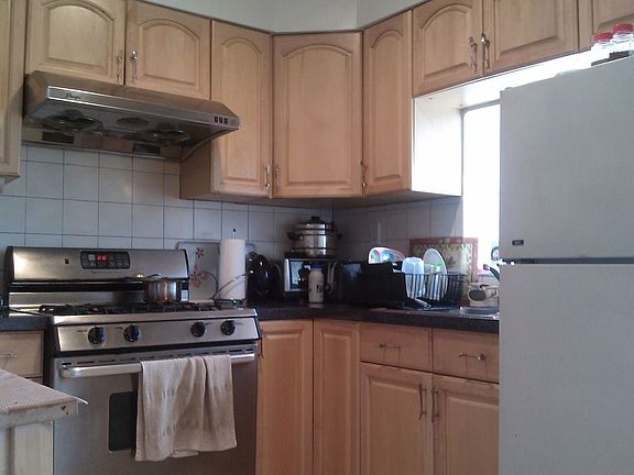 4th image of 585 Hicks St APT 1L
