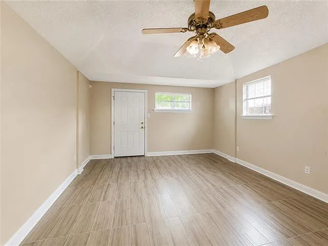 1 bed, 1.0 bath, 500 sqft, $1,050 — Photo 3