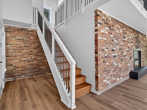 4th image of 400 Manse Rd