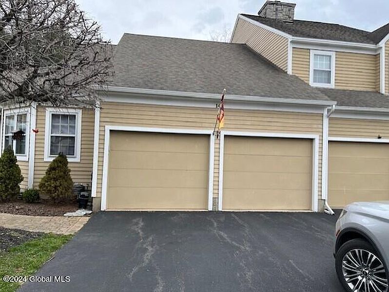 2nd image of 14 Ridgefield Drive
