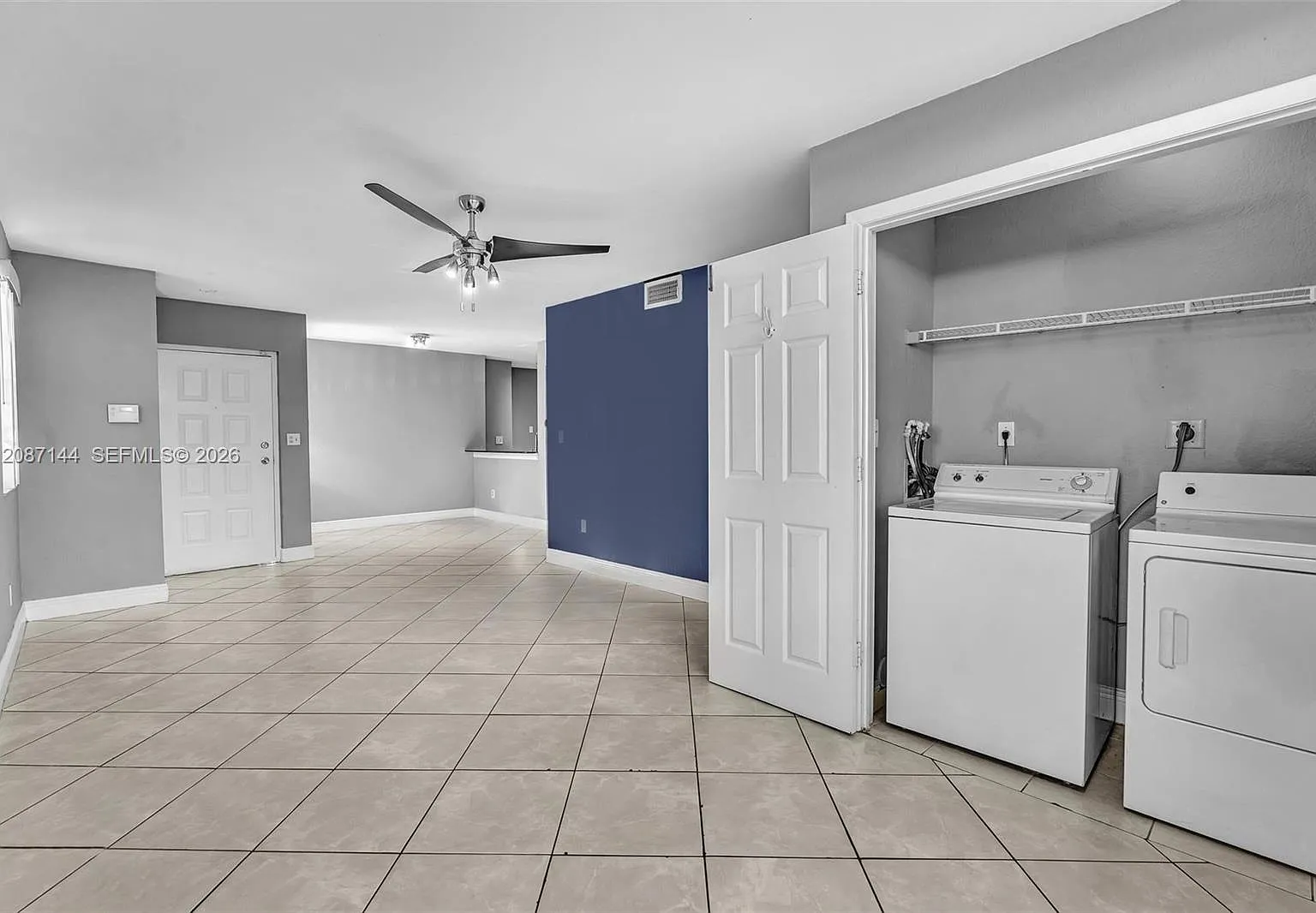 Lakeview Club Condo — Photo 4