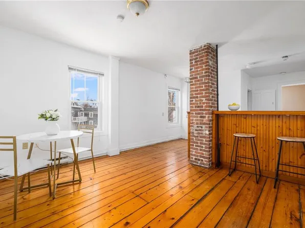 14 Brinley St APT 3, Newport, RI 02840
