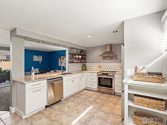 3rd image of 1842 Canyon Blvd #215