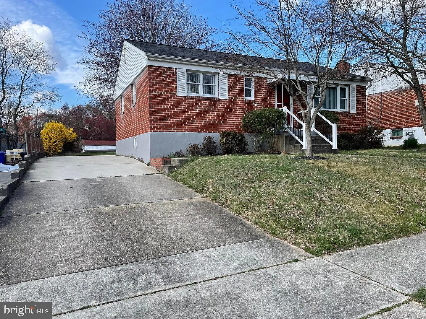 3 bed, 2.0 bath, 2158 sqft, $3,200 — Photo 2