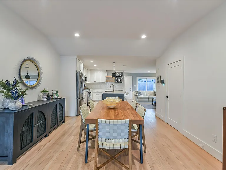 910 Algregg St — Photo 11