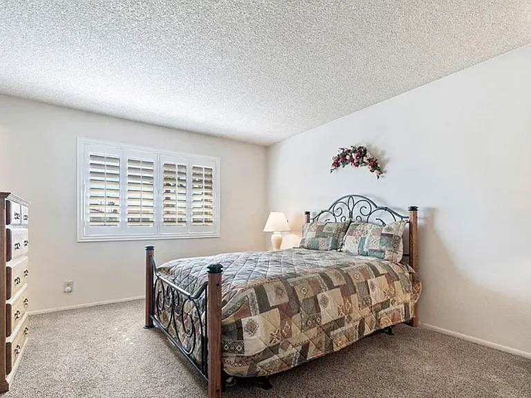 Main BR-Queen bed for scale-unfurnished home