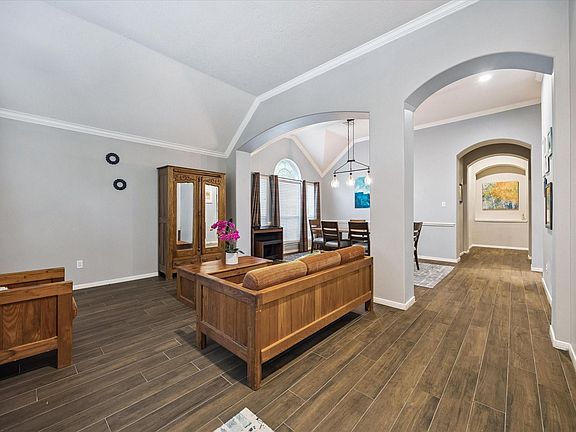 2nd image of 2626 Kenwood Park Ln