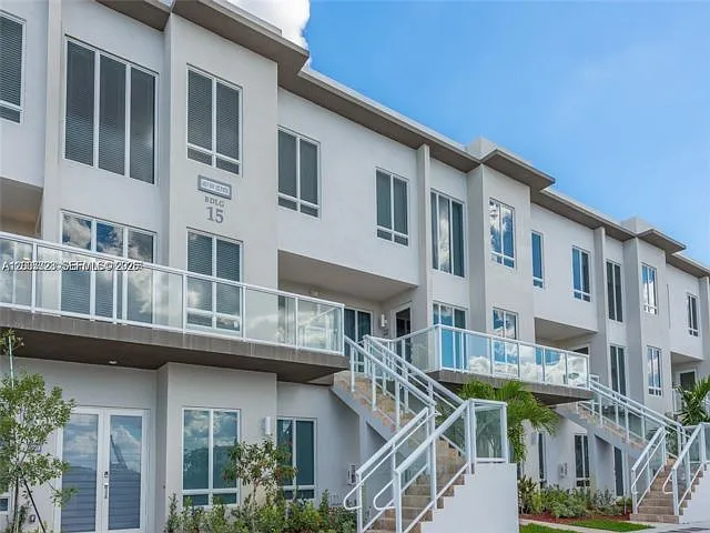3 bed, 3.0 bath, 1781 sqft, $3,950 — Photo 2
