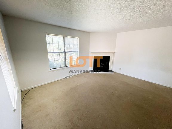 4th image of 100 Montague Dr