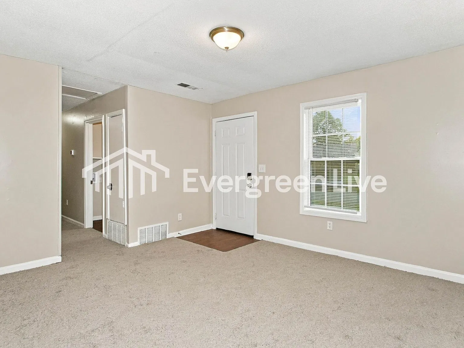 3 bed, 2.0 bath, 903 sqft, $945 — Photo 3