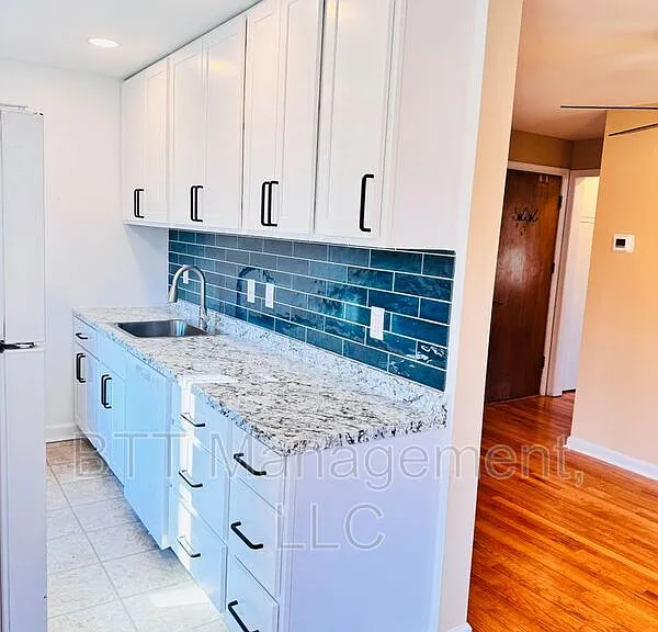 908 Hudson Ave #6 — Photo 12