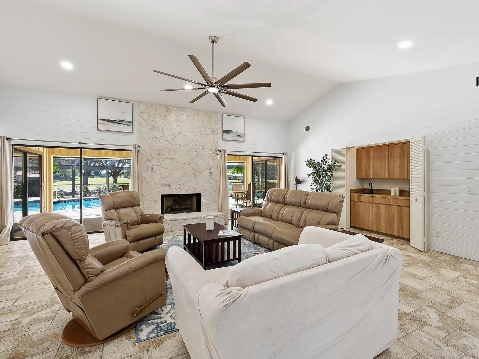 3 bed, 2.5 bath, 2068 sqft, $13,000 — Photo 2
