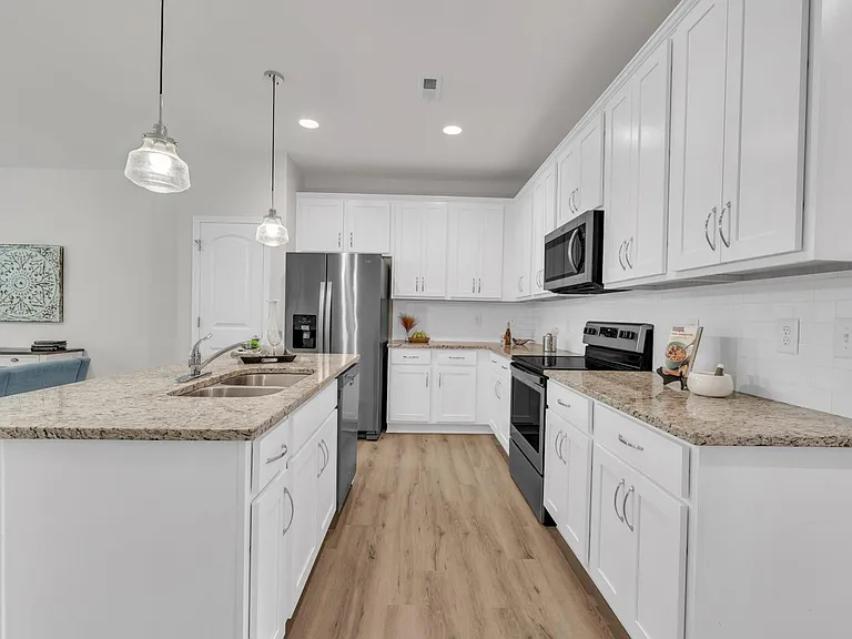 1006 Flagler St — Photo 3