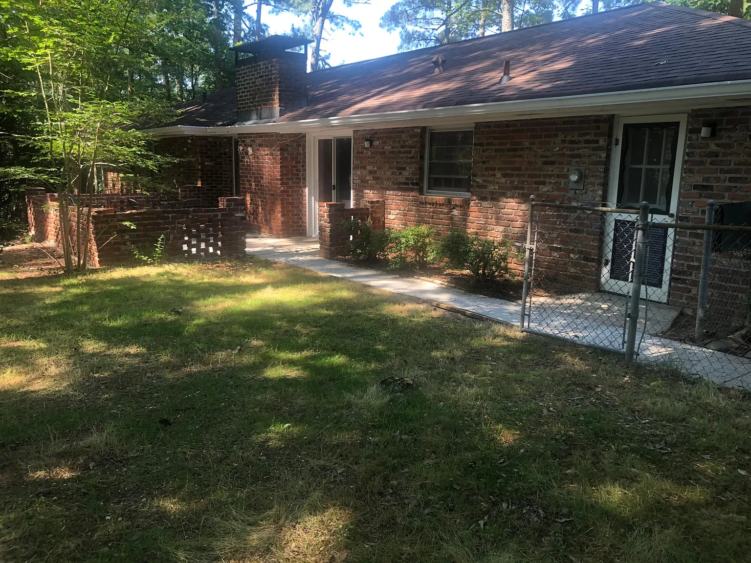 4 bed, 2.5 bath, 2500 sqft, $2,800 — Photo 3