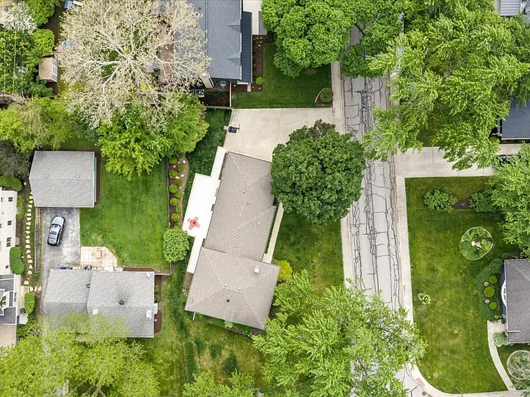 325 Hemlock Ln — Photo 33