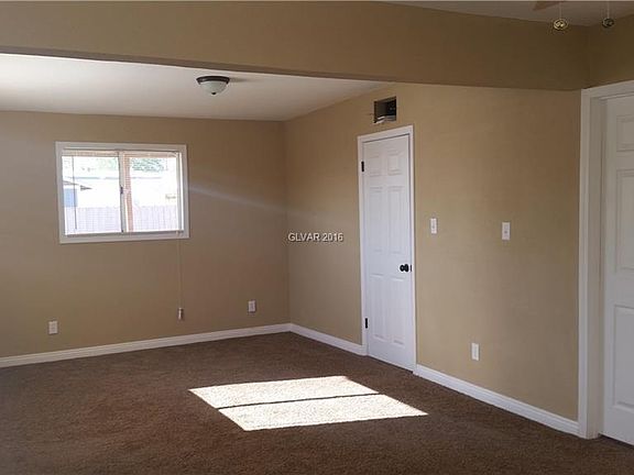 5th image of 3009 Holly Ave