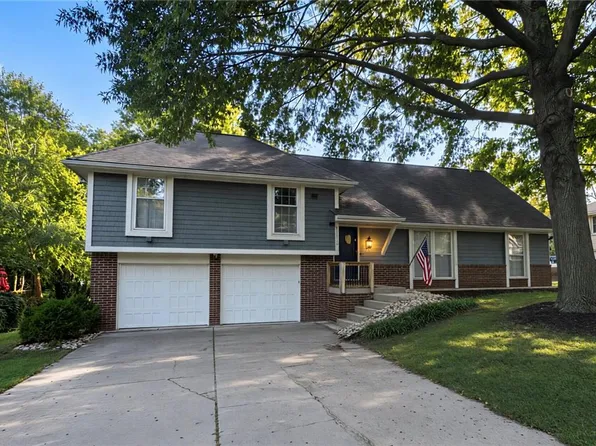 1001 Wyckwood Dr, Liberty, MO 64068