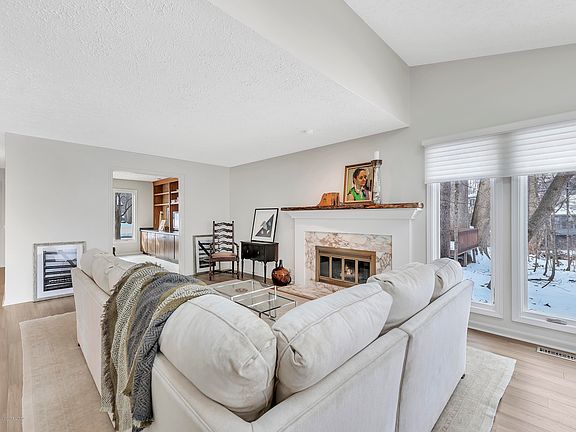 4th image of 4420 Comanche Dr
