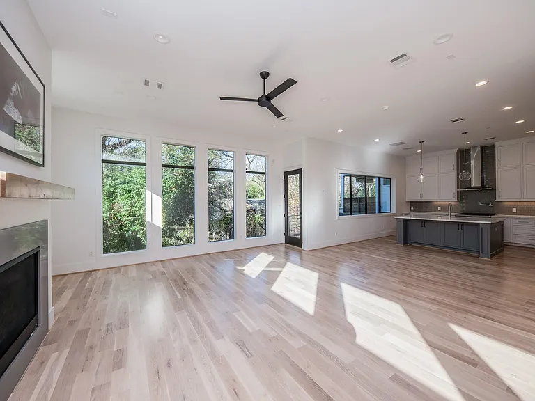 2501 Julian St — Photo 8