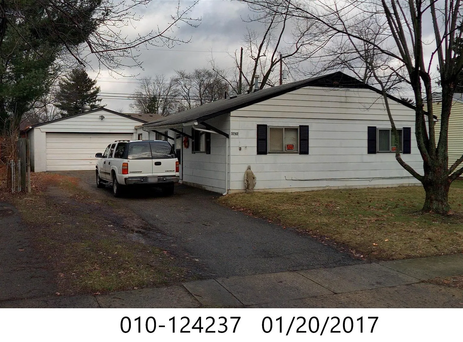 3742 E Deshler Ave photo 1