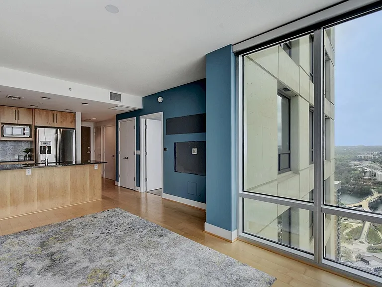 300 Bowie St — Photo 14